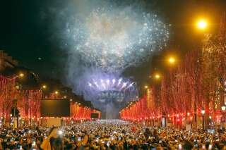 Bonne année 2019: les images du réveillon du Nouvel An sur les Champs-Élysées