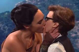 Le baiser torride entre Wonder Woman (Gal Gadot) et Kate McKinnon au 