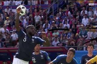 Samuel Umtiti joueur de volley? Sa main lors de France-Australie à la Coupe du monde 2018 en a fait douter certains