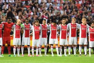 Ajax Amsterdam- Manchester United: l'émouvant hommage rendu aux victimes de l'attentat