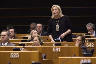 Champagne et irrégularités, le groupe de l'ex-FN doit 500.000 euros au Parlement européen