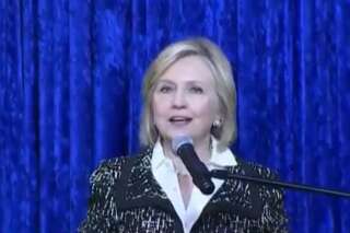 Hillary Clinton, visée par un colis suspect, évoque 