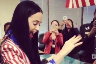 Pour son anniversaire, Katy Perry est allée voter dans une tenue très patriotique