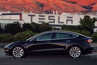 Elon Musk dévoile les photos de son Model 3: le patron de Tesla est-il le nouvel Henry Ford?