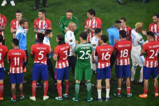 Finale de l'Europa League: la haie d'honneur de l'Atlético de Madrid pour les joueurs de l'OM