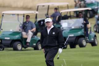 Donald Trump joue au golf pendant les obsèques nationales de John McCain