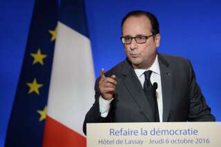 François Hollande défend la fonction présidentielle assaillie de toutes parts