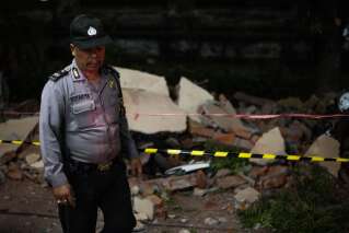 Indonésie: un nouveau séisme frappe l'île de Lombok, une centaine de morts