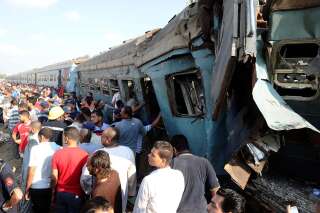 Des secouristes égyptiens sanctionnés pour des selfies sur les lieux d'une catastrophe ferroviaire