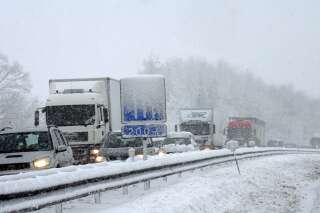 En Isère, l'A48 bloquée à cause de la neige et des dizaines d'automobilistes évacués dans la nuit