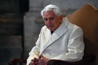 Benoît XVI demande le retrait de son nom d'un livre controversé