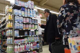 Des laits infantiles Danone et Nestlé accusés de contenir des dérivés de pétrole