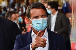 Séparatisme: Valls appelle Macron à 