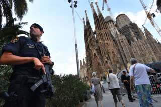 Un homme toujours recherché et plusieurs zones d'ombre trois jours après les attentats en Espagne