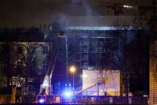 À Paris, un incendie impressionnant dévaste un hôtel particulier