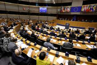 Une ex-attachée de presse du groupe du FN au Parlement européen affirme avoir travaillé sans contrat