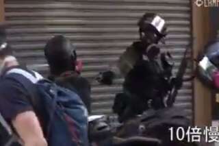 À Hong Kong, la police blesse par balle un manifestant, une première