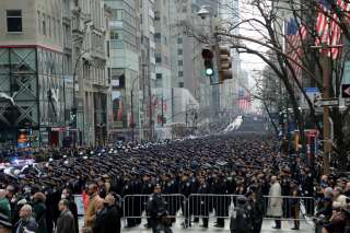 À New York, l'hommage de milliers de policiers pour Wilbert Mora, un de leurs collègues tué