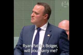 En plein débat sur le mariage pour tous en Australie, ce député demande à son compagnon de l'épouser
