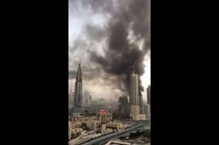 Impressionnant incendie à Dubaï près de la plus haute tour du monde