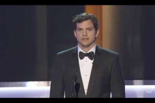 Ashton Kutcher ouvre les SAG Awards en souhaitant la bienvenue aux migrants et rappelle que sa femme Mila Kunis était une réfugiée