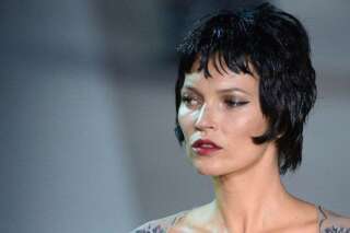 PHOTOS. Kate Moss en brune lors du final du défilé Louis Vuitton pour la fashion week de Paris
