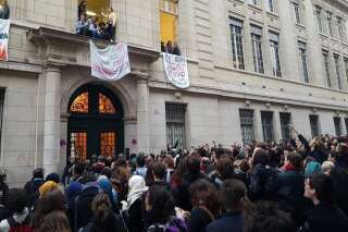 Les CRS évacuent les étudiants qui voulaient occuper la Sorbonne
