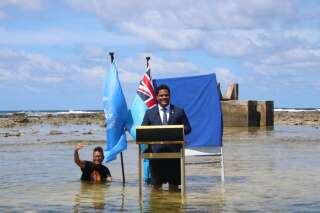 Ce ministre de Tuvalu s'adresse à la Cop26 les pieds dans l'eau et ça n'a rien d'anodin
