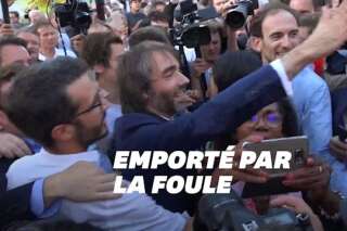 Cédric Villani candidat à Paris: une annonce mouvementée entre cohue et bain de foule