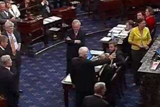 Abrogation de l'Obamacare: Stupeur et applaudissements au Sénat au moment du  
