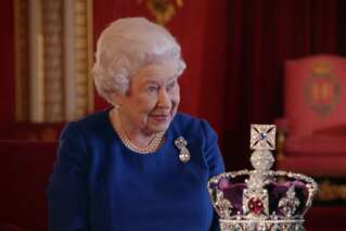 Elizabeth II révèle les secrets de son couronnement (et ce que ça fait de porter une couronne d'un kilo)