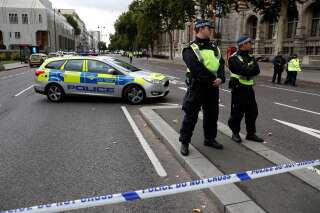 Londres: une voiture percute des passants près du Natural History Museum, plusieurs blessés