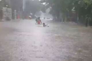 Il n'y a pas que Houston qui est inondée: Bombay est aussi sous l'eau