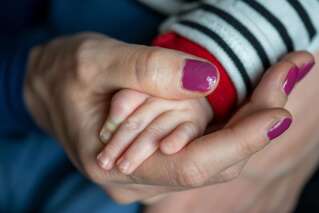 Los Angeles: Elles donnent naissance au bébé de l'autre après une erreur dans les éprouvettes
