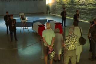 Simone Veil au Panthéon: les images du recueillement devant son cercueil au Mémorial de la Shoah