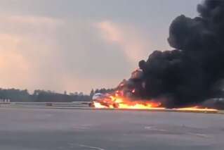 L'avion qui s'est posé en flammes à Moscou touché par la foudre?