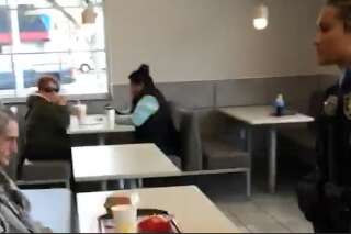 Cette vidéo d'un SDF sorti d'un McDonald's par la police émeut les États-Unis