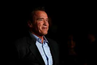 Arnold Schwarzenegger offre 25 mini-maisons aux vétérans sans-abris