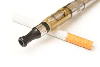 Dans les cigarettes électroniques, des substances interdites, pointe l'Anses