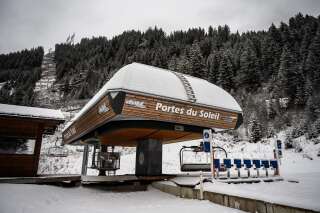 Ski à Noël: Castex annonce des contrôles et un isolement pour les Français partis à l'étranger