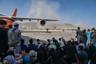Afghanistan: à l'aéroport de Kaboul, les vols civils et militaires reprennent