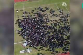 Contre les armes à feu et en hommage aux victimes de Parkland, des milliers d'élèves américains quittent leur classe