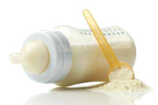Bébés contaminés par des salmonelles: la liste des lots de lait infantile retirés du commerce
