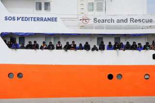 Aquarius: L'Espagne s'engage à accueillir le navire, bloqué en mer avec 629 migrants