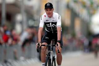 Chris Froome, la veille du départ du Tour de France, s'adresse dans une tribune au public français