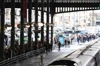 Grève SNCF: après la cohue de mardi, les images des gares calmes voire désertes ce mercredi