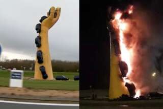 Une sculpture devenue symbole des gilets jaunes s'embrase à Châtellerault