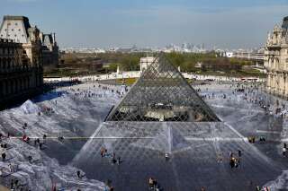 L'œuvre de JR à la pyramide du Louvre a été plus éphémère que prévu