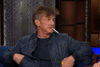 Sous somnifère, Sean Penn allume une cigarette sur le plateau de Stephen Colbert