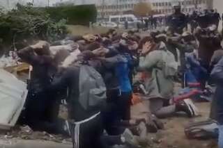 Ces images d'arrestations de jeunes à Mantes-la-Jolie scandalisent